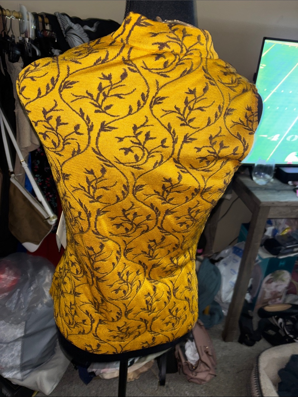 New St. John Sleeveless Yellow Brocade Mock Neck Top - Picture 3 of 7